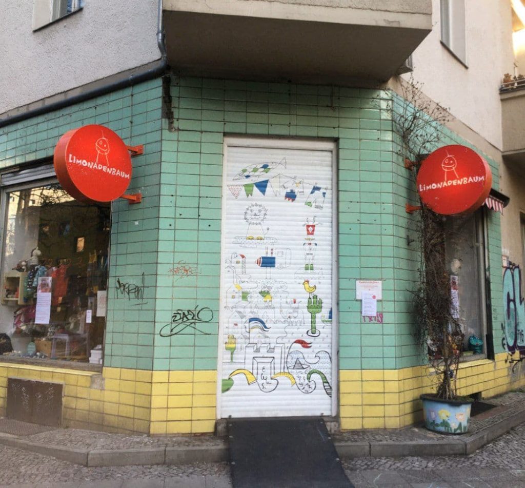 entrance to the limonadenbaum store - a good store for families in Neukölln