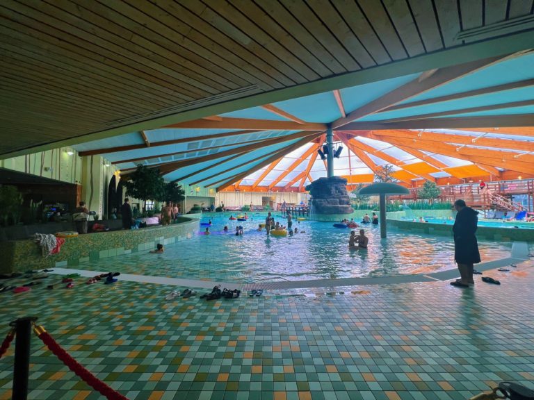 spreewelten wave pool