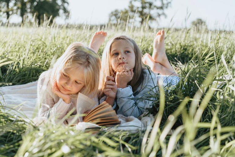 children reading in summer